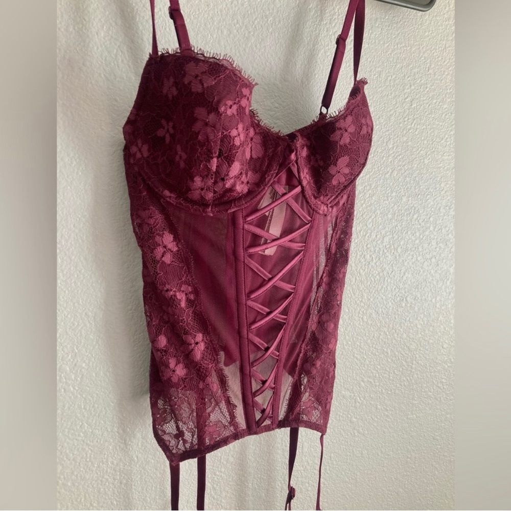 Victoria’s Secret corset - Picture 3 of 6